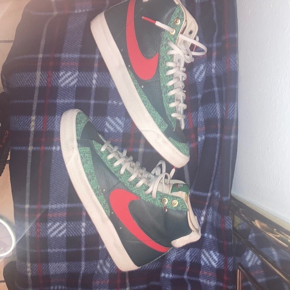 8.5 Authentic - Picture 3 of 4